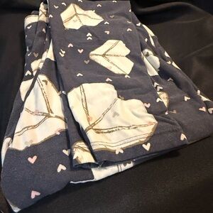 Cozy Leggings with Heart and Kite Design